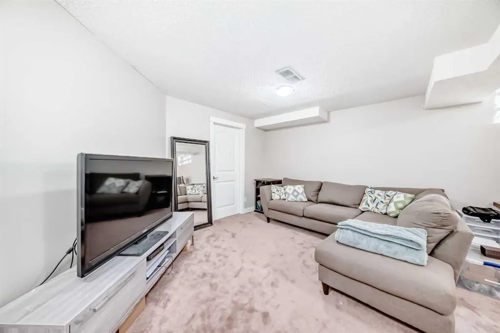 60 Sunlake Road SE