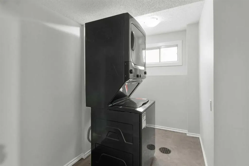200 Macewan Glen Drive NW
