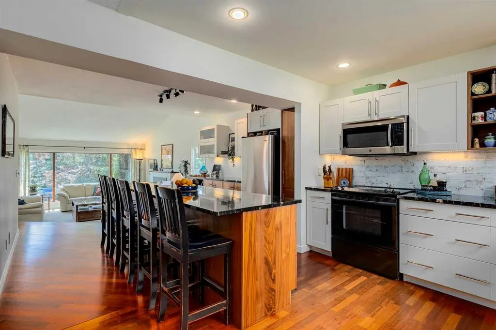1052 Edgemont Road NW