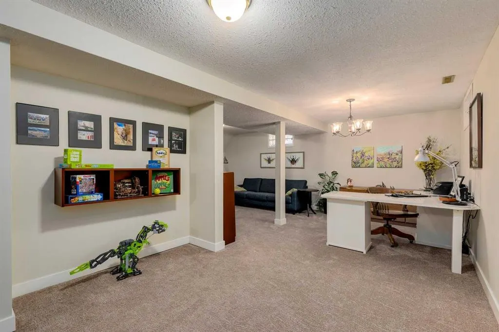 1052 Edgemont Road NW