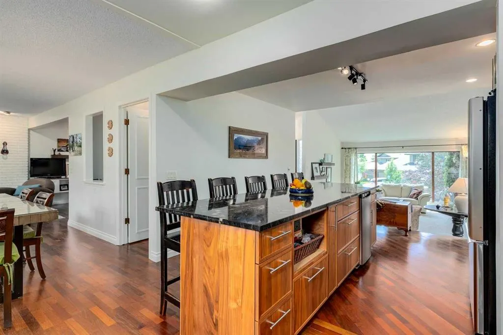 1052 Edgemont Road NW