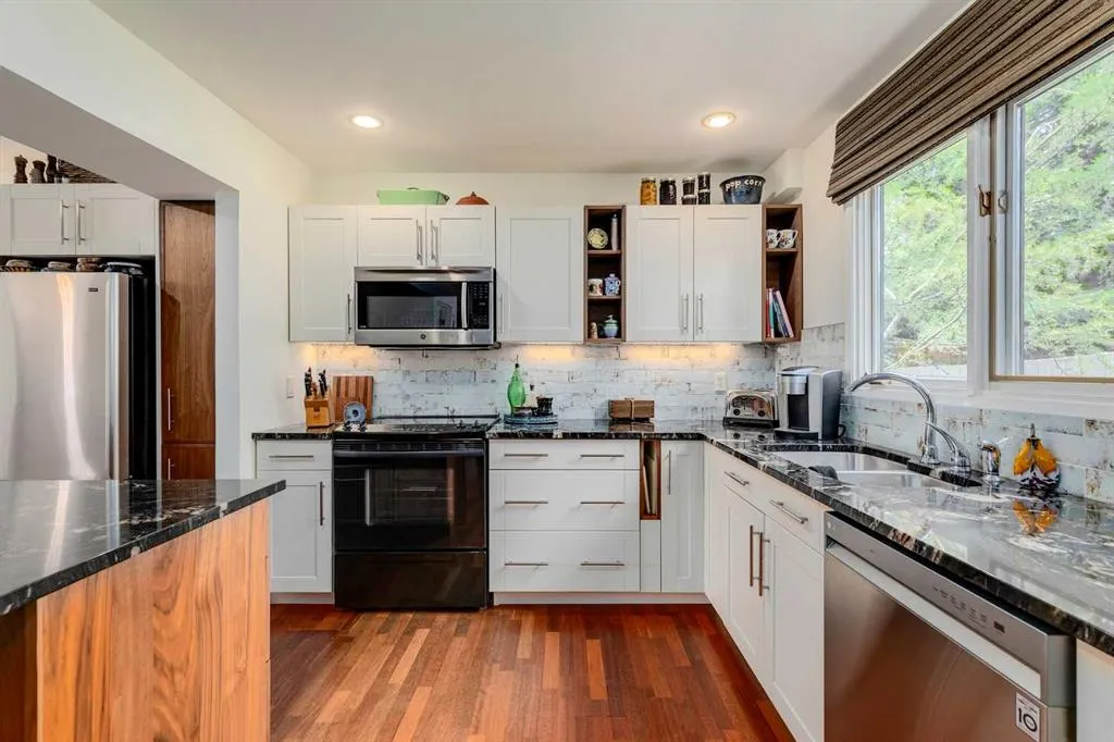 1052 Edgemont Road NW