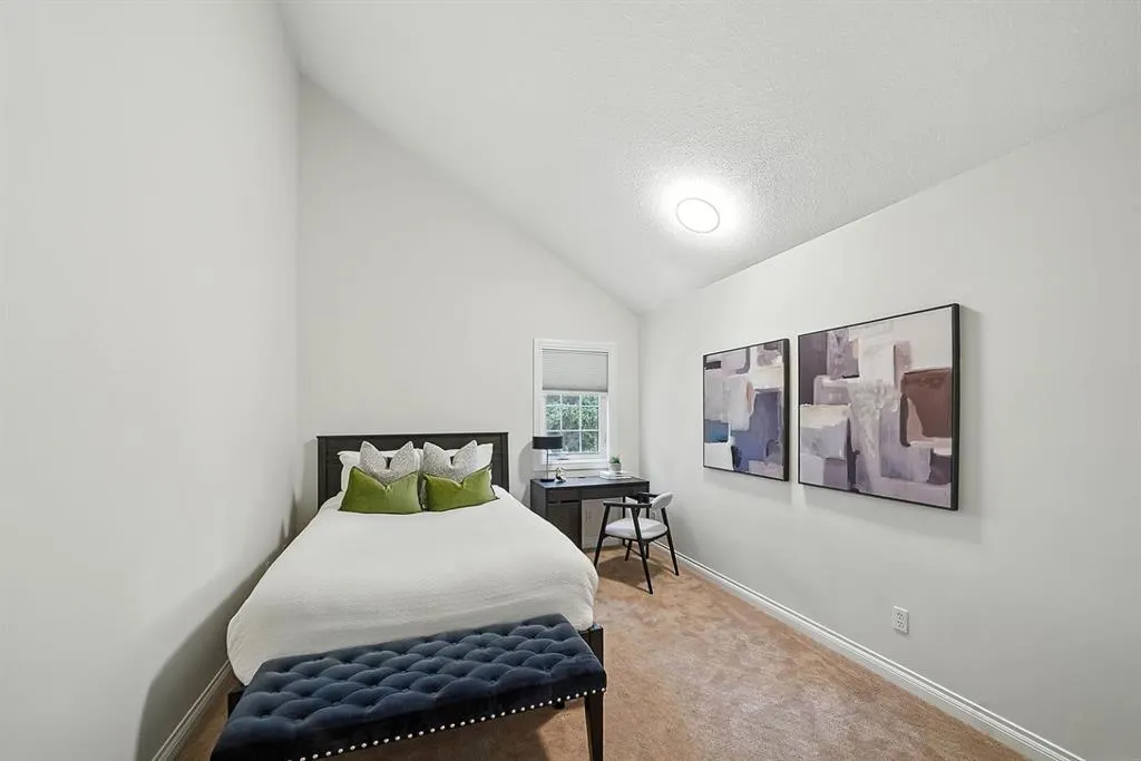 8 Varsity Estates Gardens NW