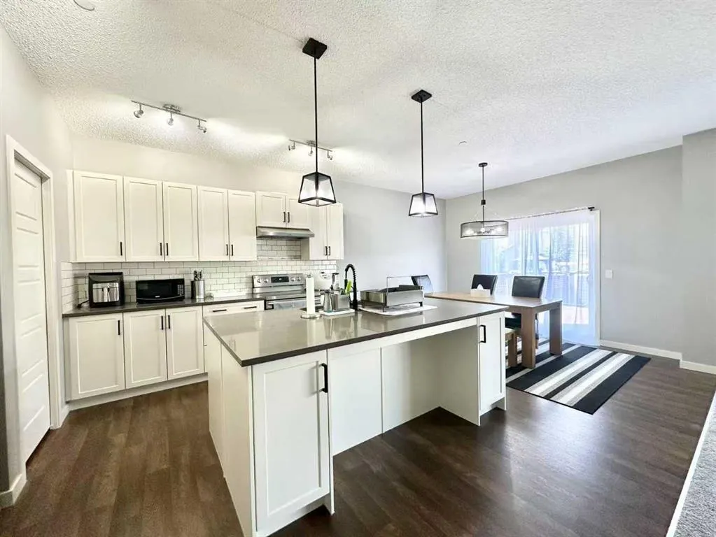 80 Howse Manor NE