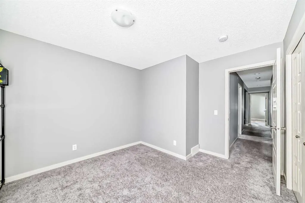 80 Howse Manor NE