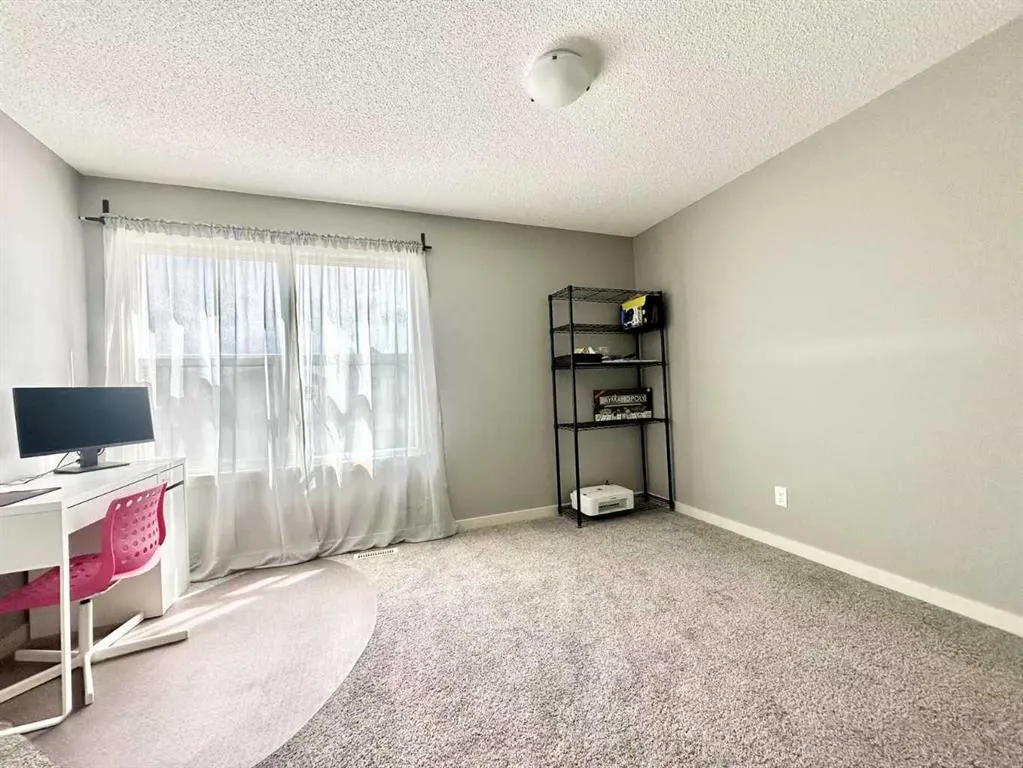 80 Howse Manor NE