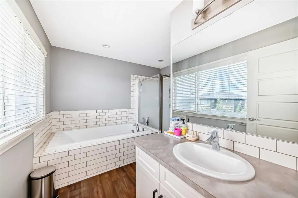 80 Howse Manor NE