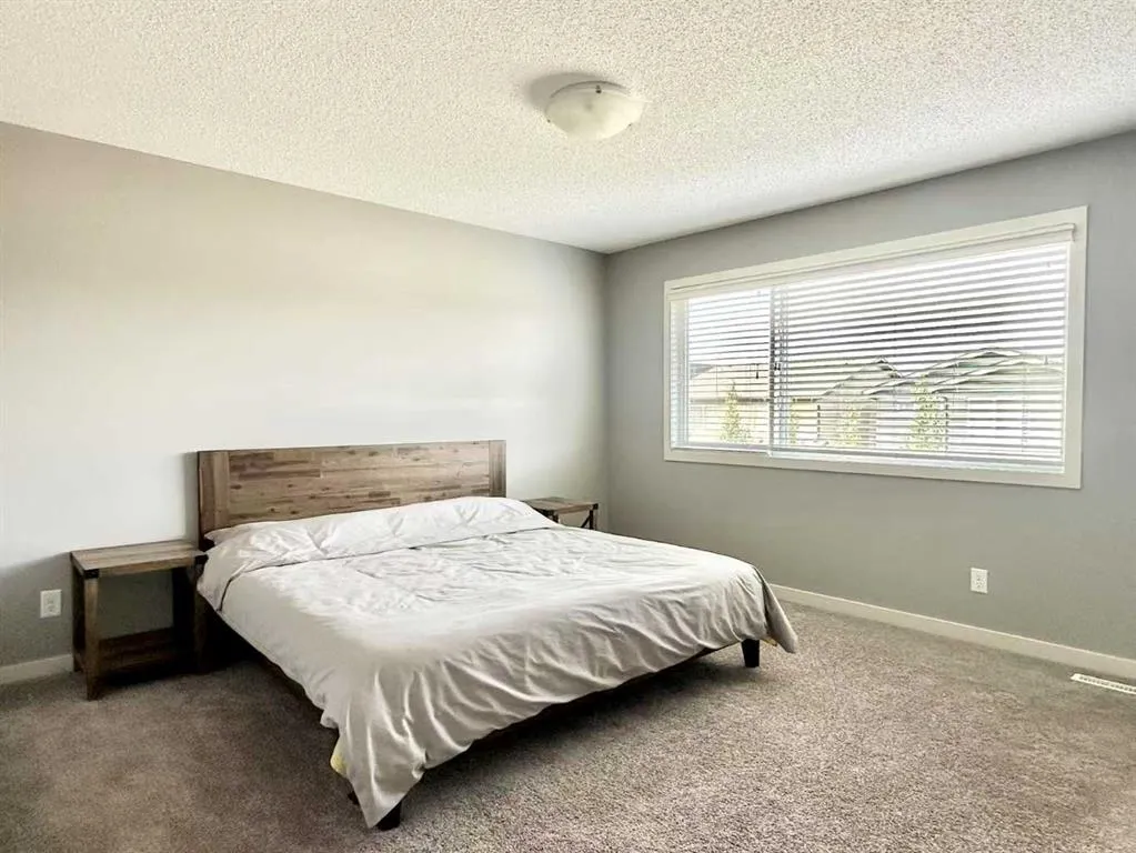 80 Howse Manor NE