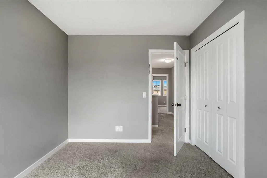 17 Skyview Point Common NE
