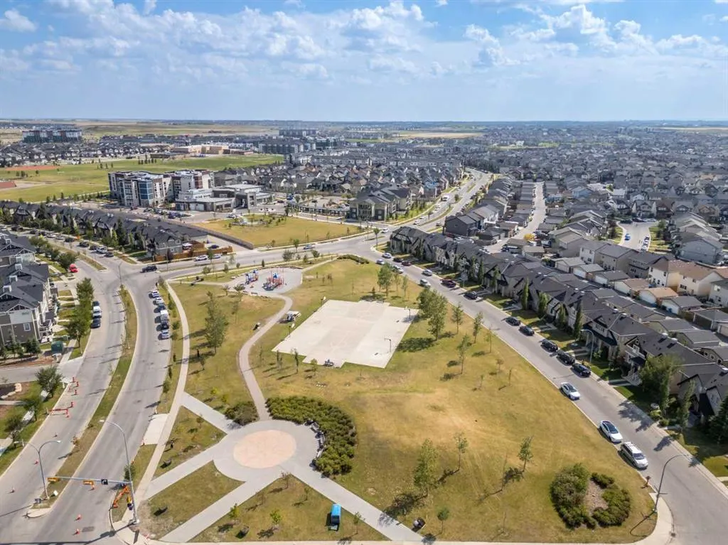 17 Skyview Point Common NE