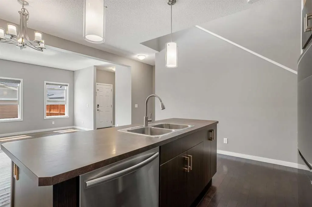 17 Skyview Point Common NE
