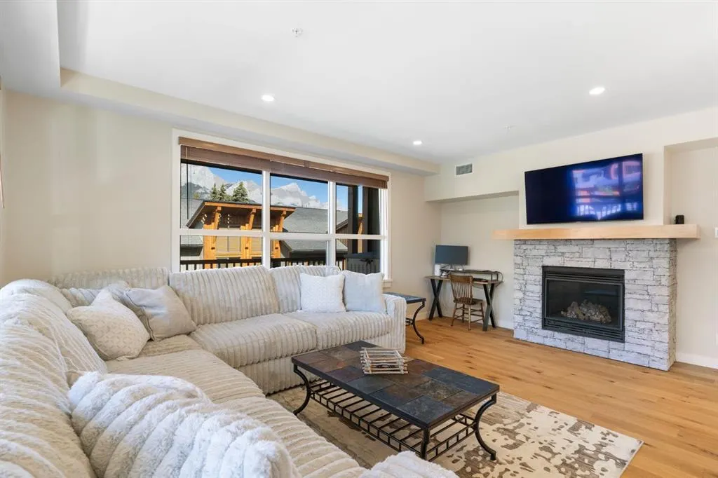 1105 Spring Creek Drive, #208
