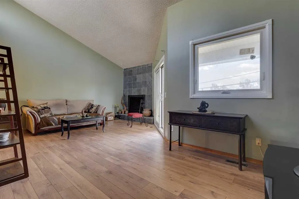 2637 1 Avenue NW, #4