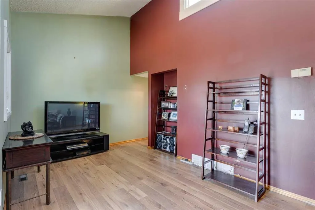 2637 1 Avenue NW, #4