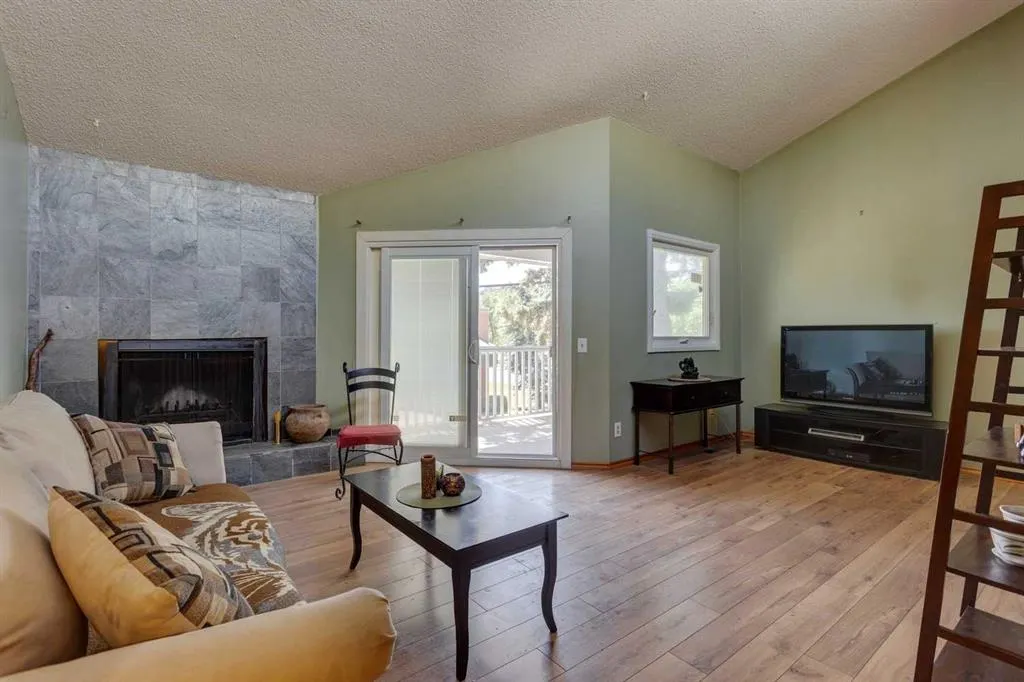 2637 1 Avenue NW, #4