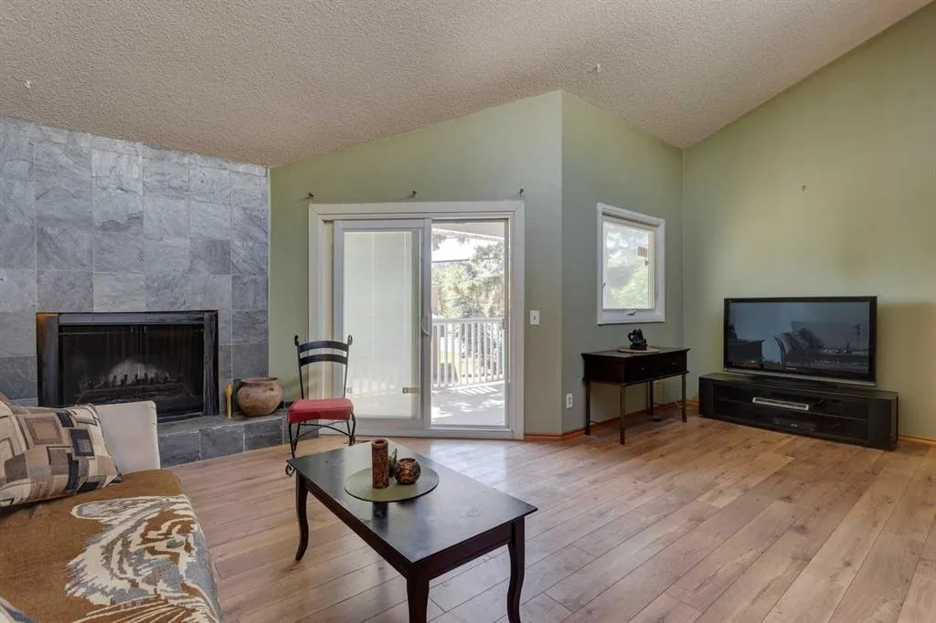 2637 1 Avenue NW, #4