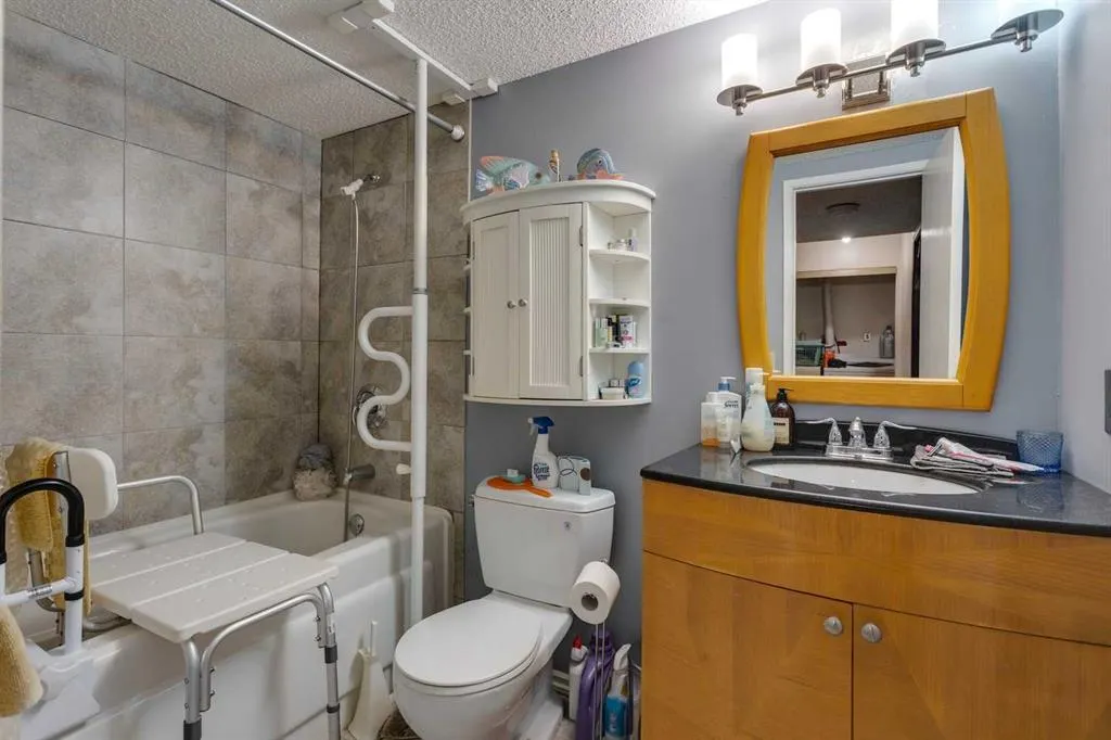 2637 1 Avenue NW, #4