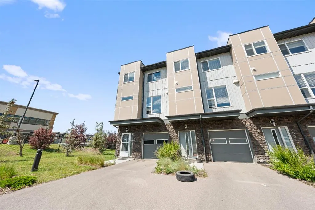 70 Saddlestone Drive NE, #301