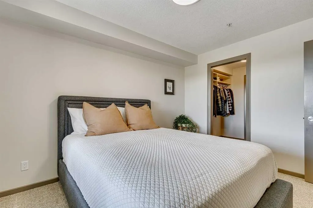 310 Mckenzie Towne Gate SE, #2301