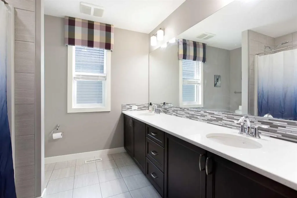 322 Evanston Way NW