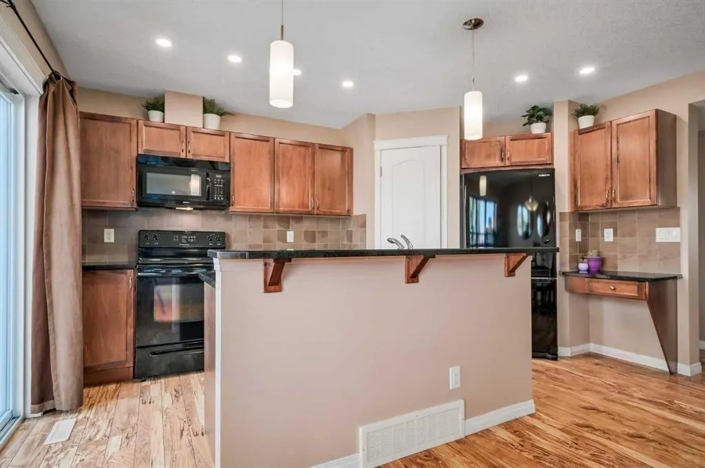 77 New Brighton Heights SE
