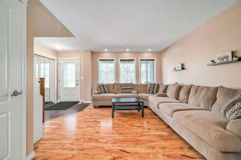 77 New Brighton Heights SE