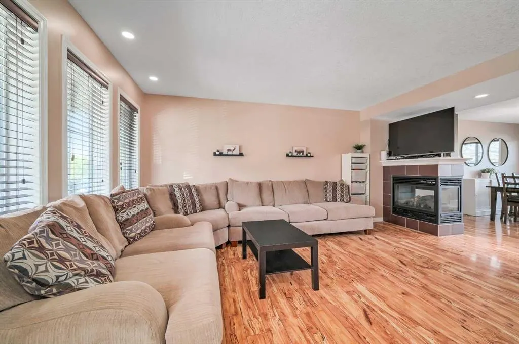 77 New Brighton Heights SE