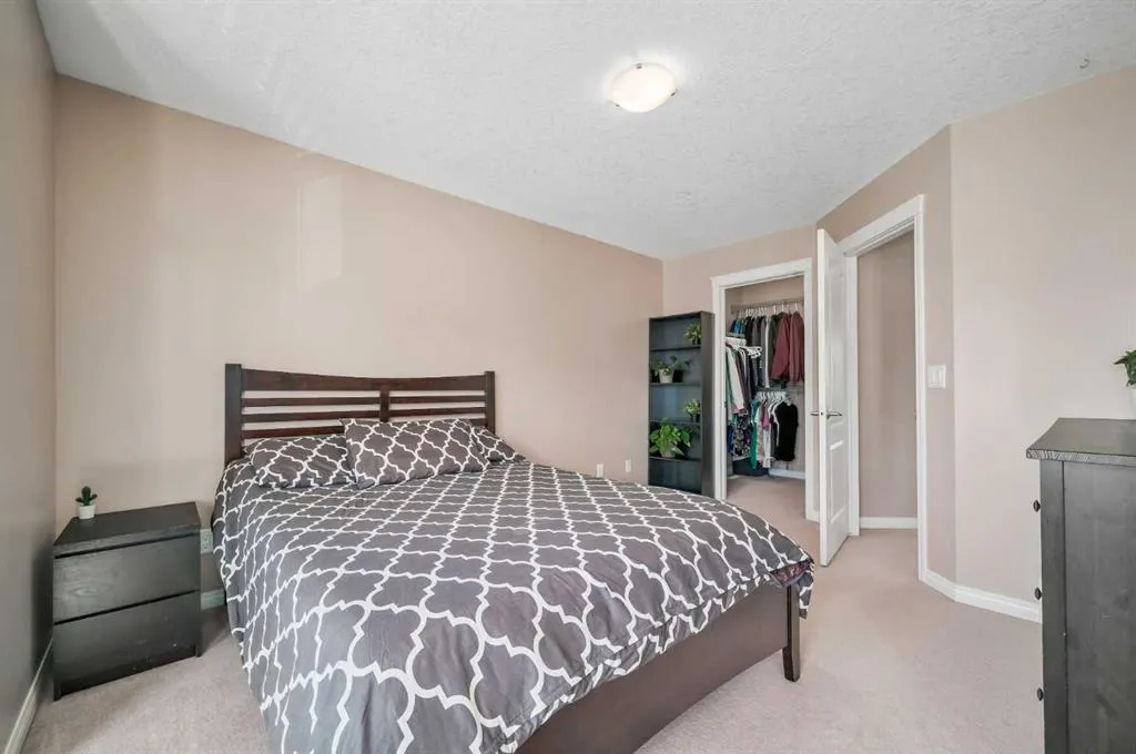 77 New Brighton Heights SE