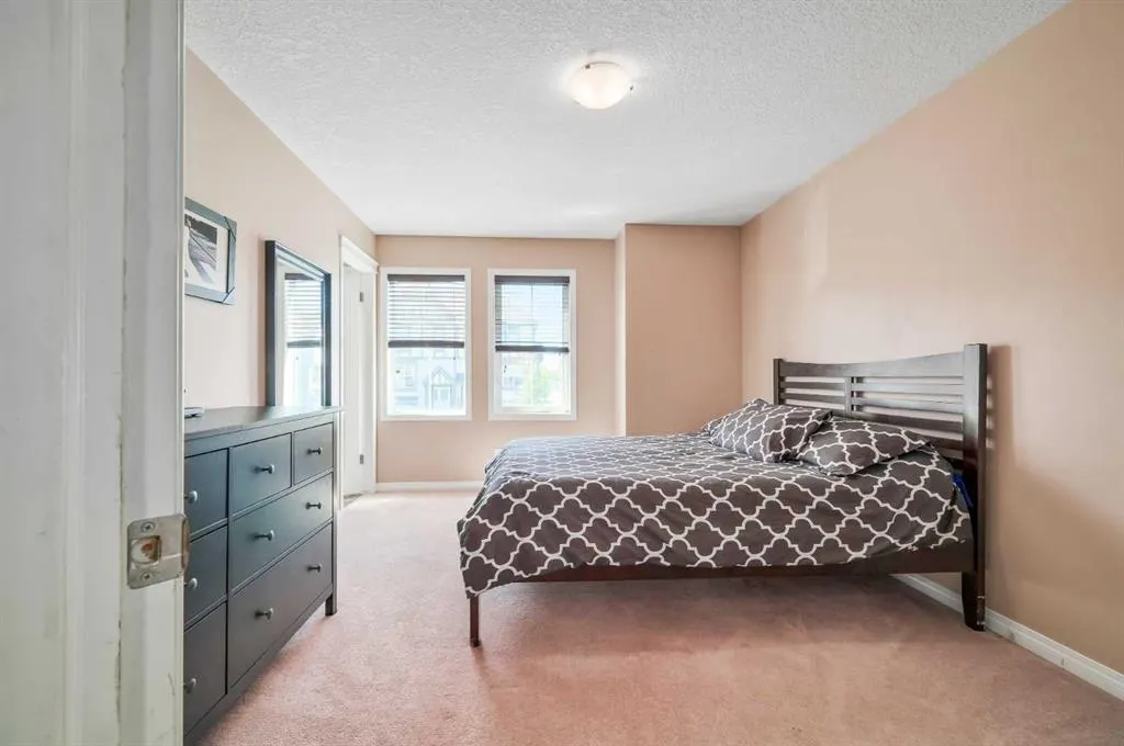 77 New Brighton Heights SE