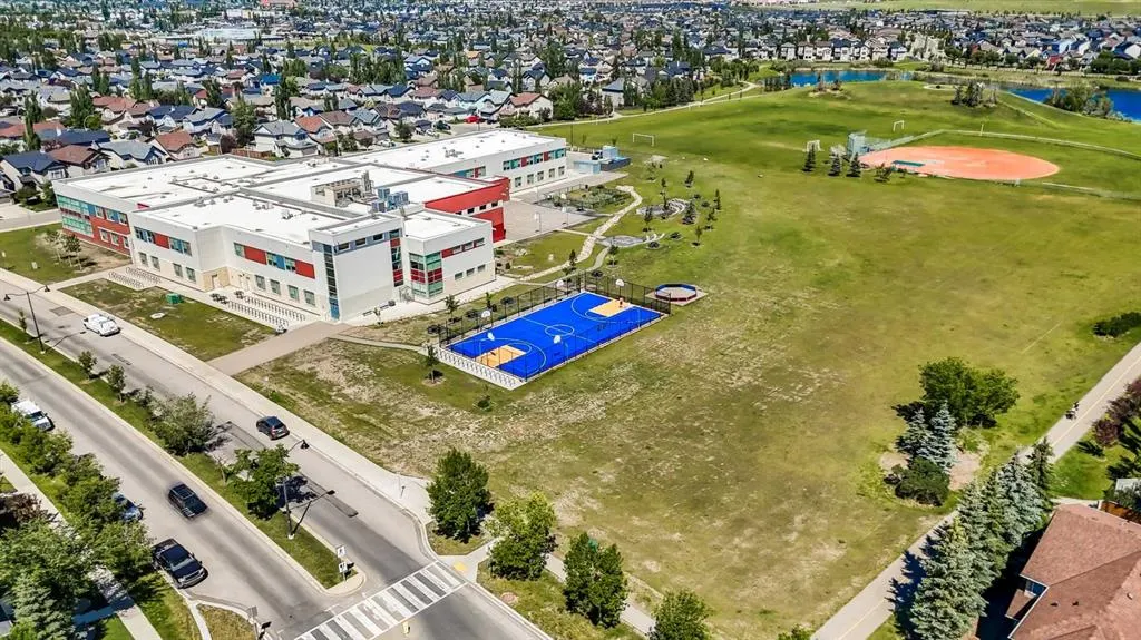 77 New Brighton Heights SE