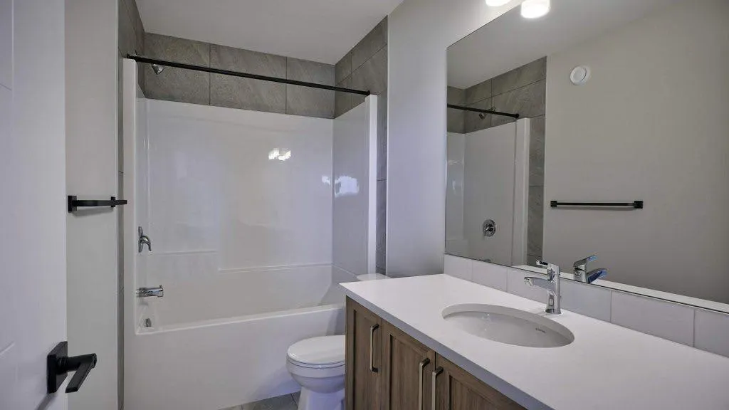 264 Legacy Glen Parade SE