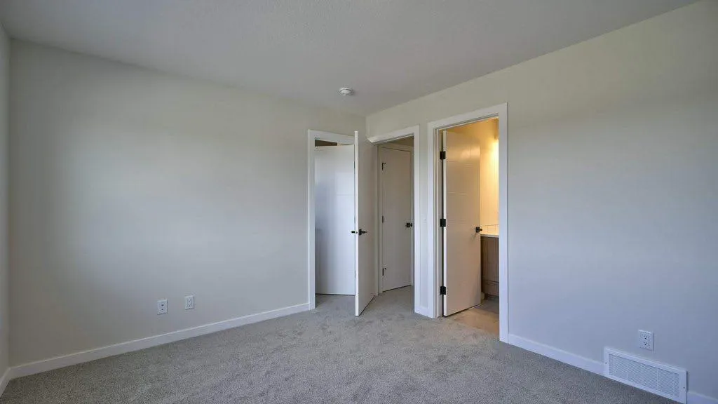 264 Legacy Glen Parade SE