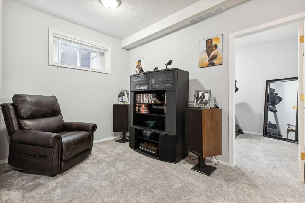 4 Martha's Meadow Place NE