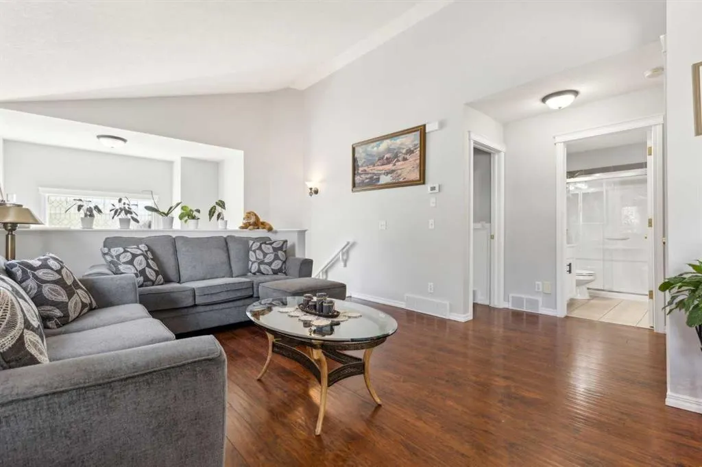 4 Martha's Meadow Place NE
