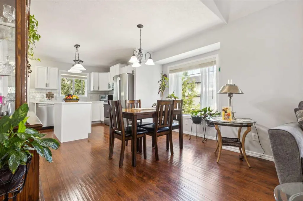 4 Martha's Meadow Place NE