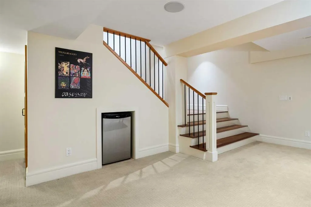 36 Baycrest Place SW