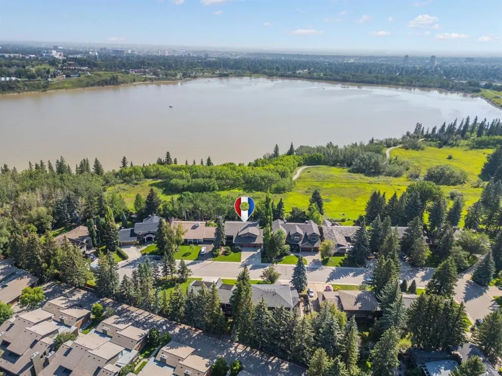 36 Baycrest Place SW