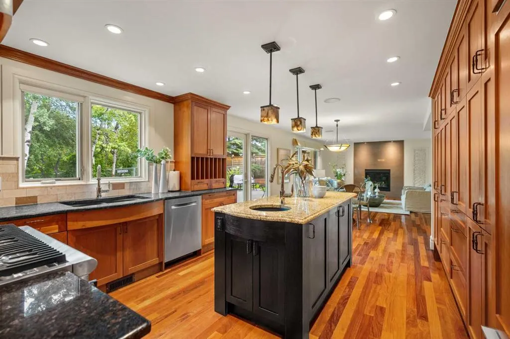 36 Baycrest Place SW