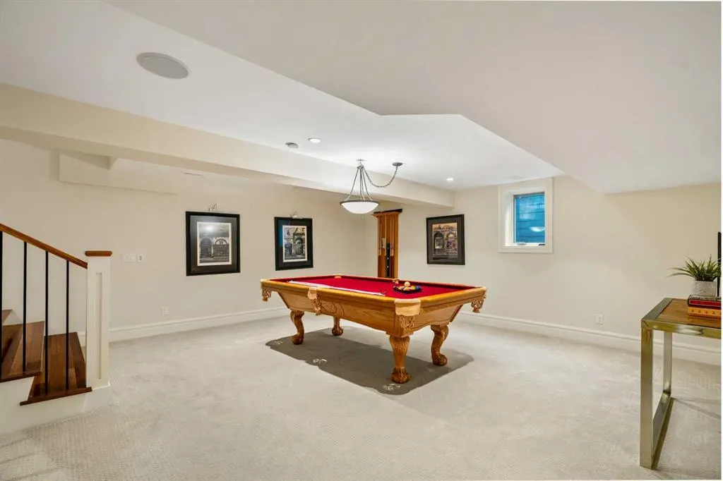36 Baycrest Place SW