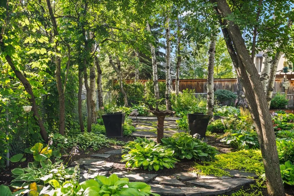36 Baycrest Place SW