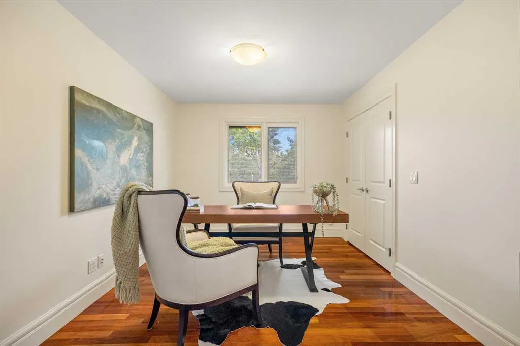 36 Baycrest Place SW
