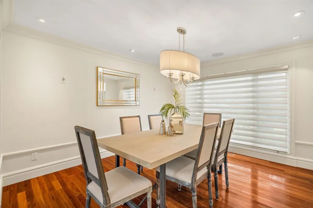 36 Baycrest Place SW