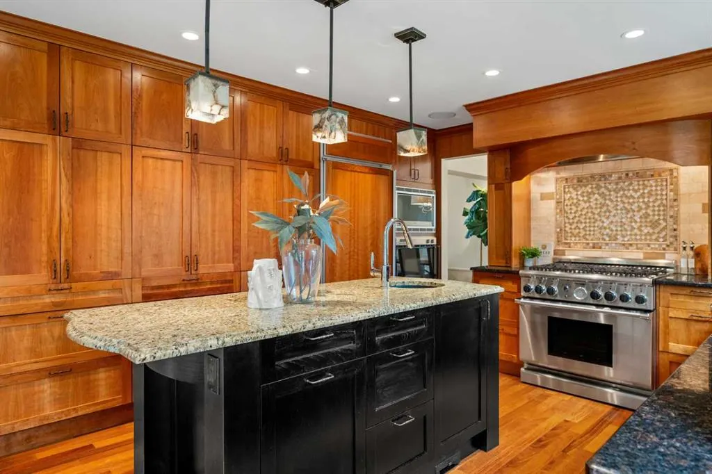 36 Baycrest Place SW