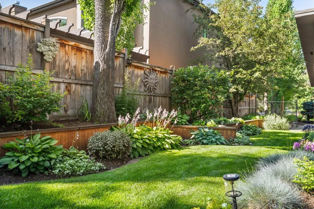 36 Baycrest Place SW