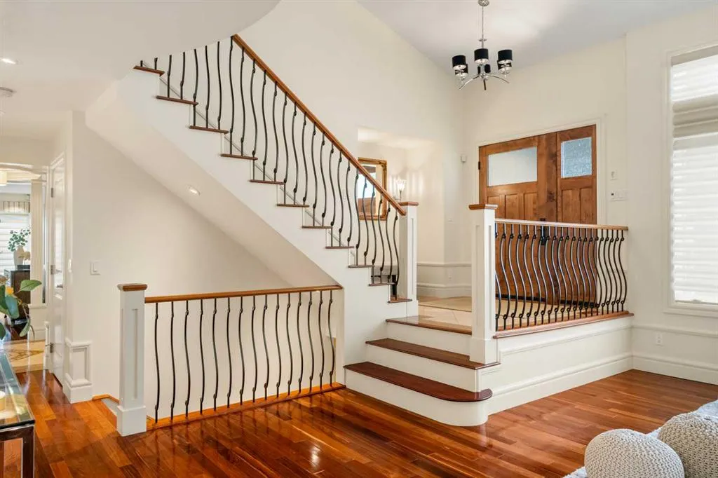 36 Baycrest Place SW