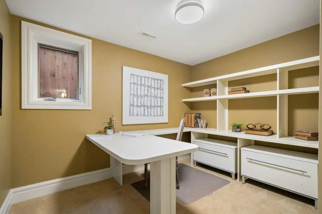 36 Baycrest Place SW