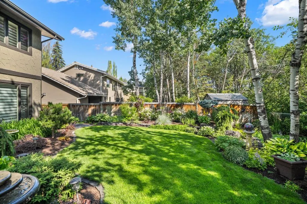 36 Baycrest Place SW