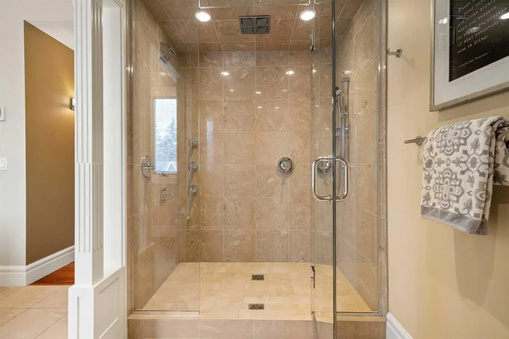 36 Baycrest Place SW