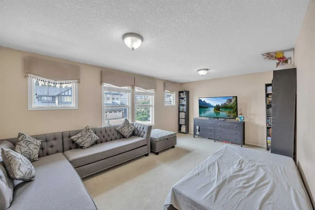360 Evanspark Circle NW