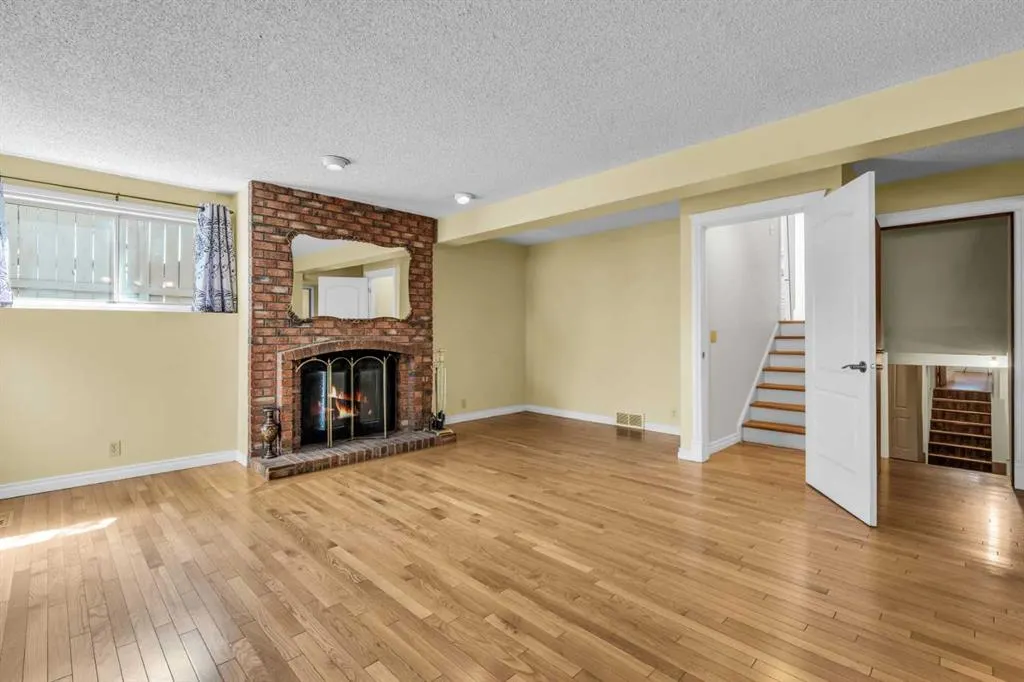 203 Edgeland Road NW